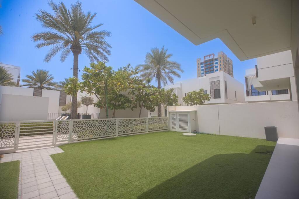 Luxury 3 Bdr Villa By The Sea 54 Fujairah Exteriör bild